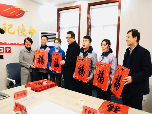 山東省總工會送溫暖走進山東瀚業機械有限公司。新春到來之際，1月18日，山東省總工會副主席魏勇、省總工會宣傳教育部部長李更光，由淄博市人大副主任、市總工會主席卜德蘭、市總工會副主席鄒洪、淄川區委副書記王洪波、淄川區總工會主席朱淑麗、淄川區總工會副主席婁作勝、昆侖鎮黨委書記王林、鎮長李光亮等陪同送溫暖慰問山東瀚業機械有限公司全體員工，給瀚業員工送上了春節禮包。